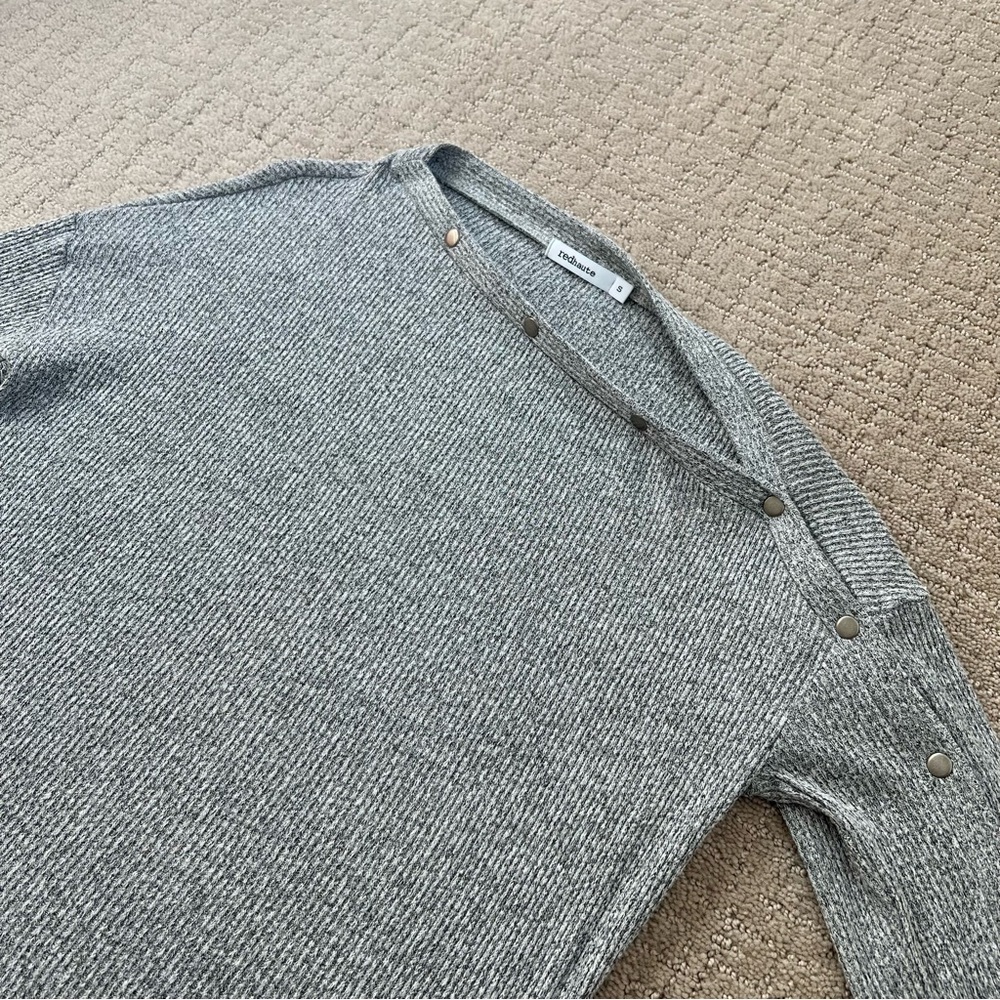 Redhaute Button Asymmetrical Off the Shoulder Lightweight Sweater - Picture 5 of 10
